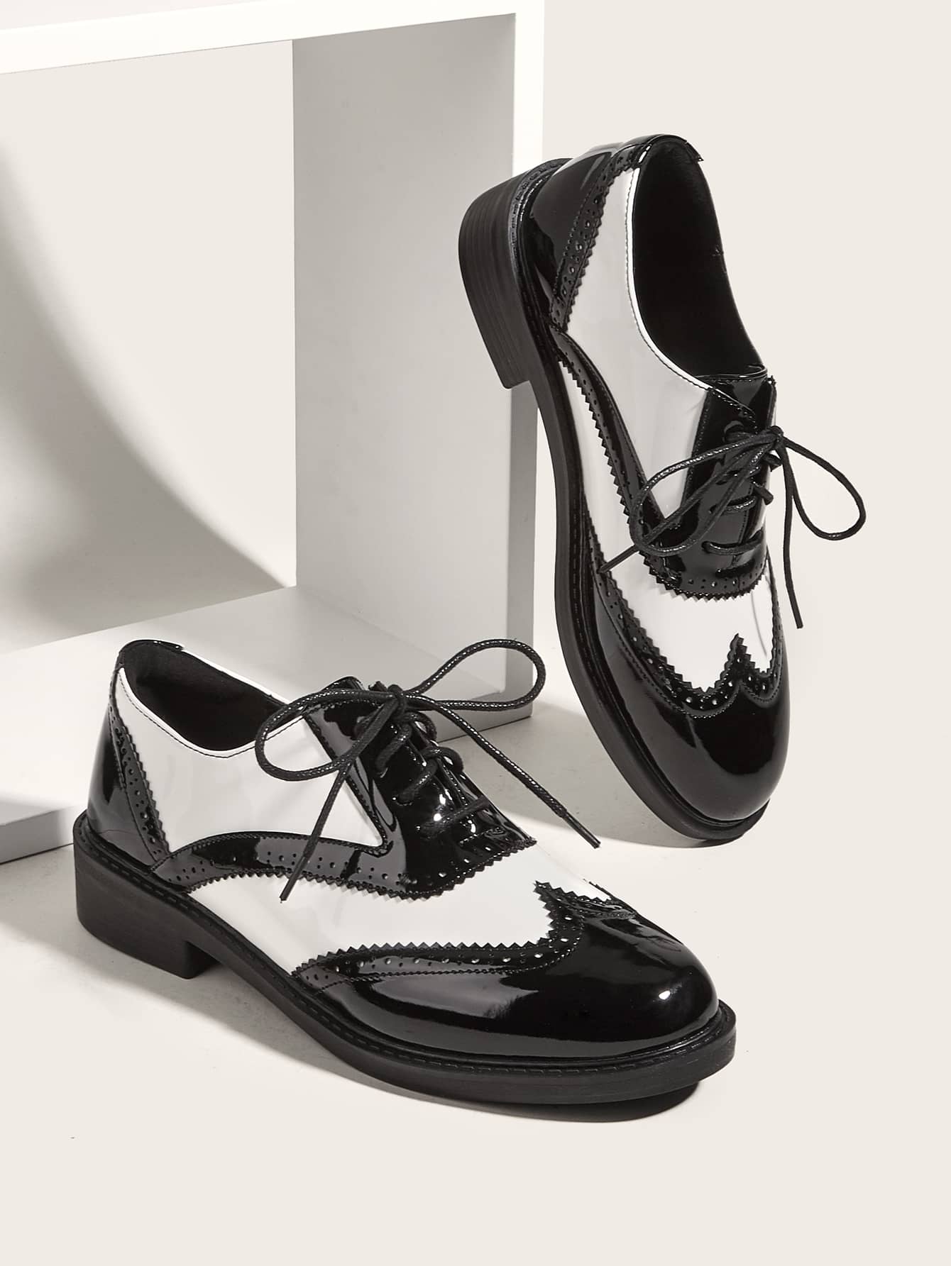 Two Tone Scallop Detail Lace-up Front Oxfords
