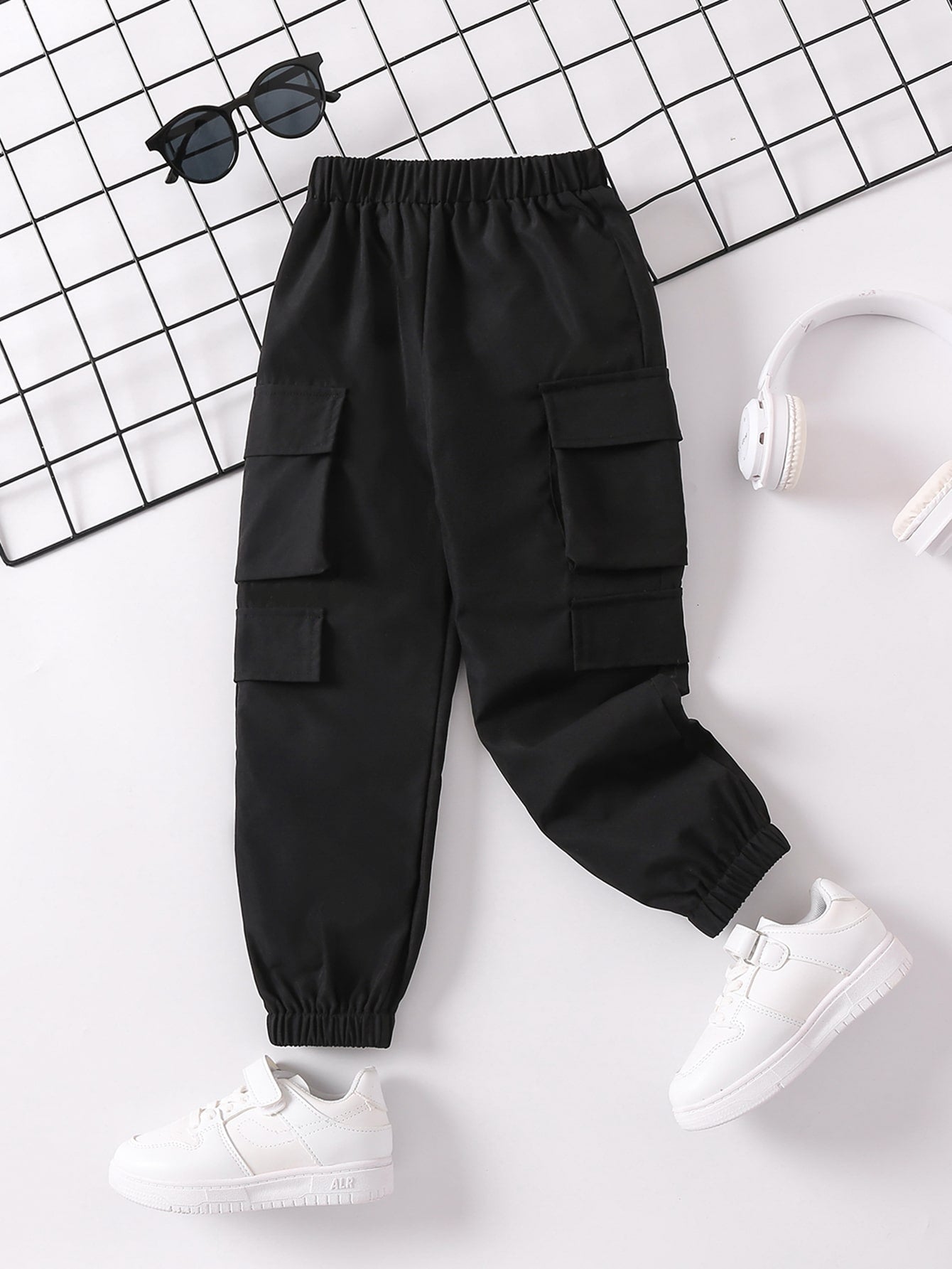 Young Boy Solid Black Simple Design Casual Long Pants With Elastic Cuffs, Suitable For Summer And Autumn