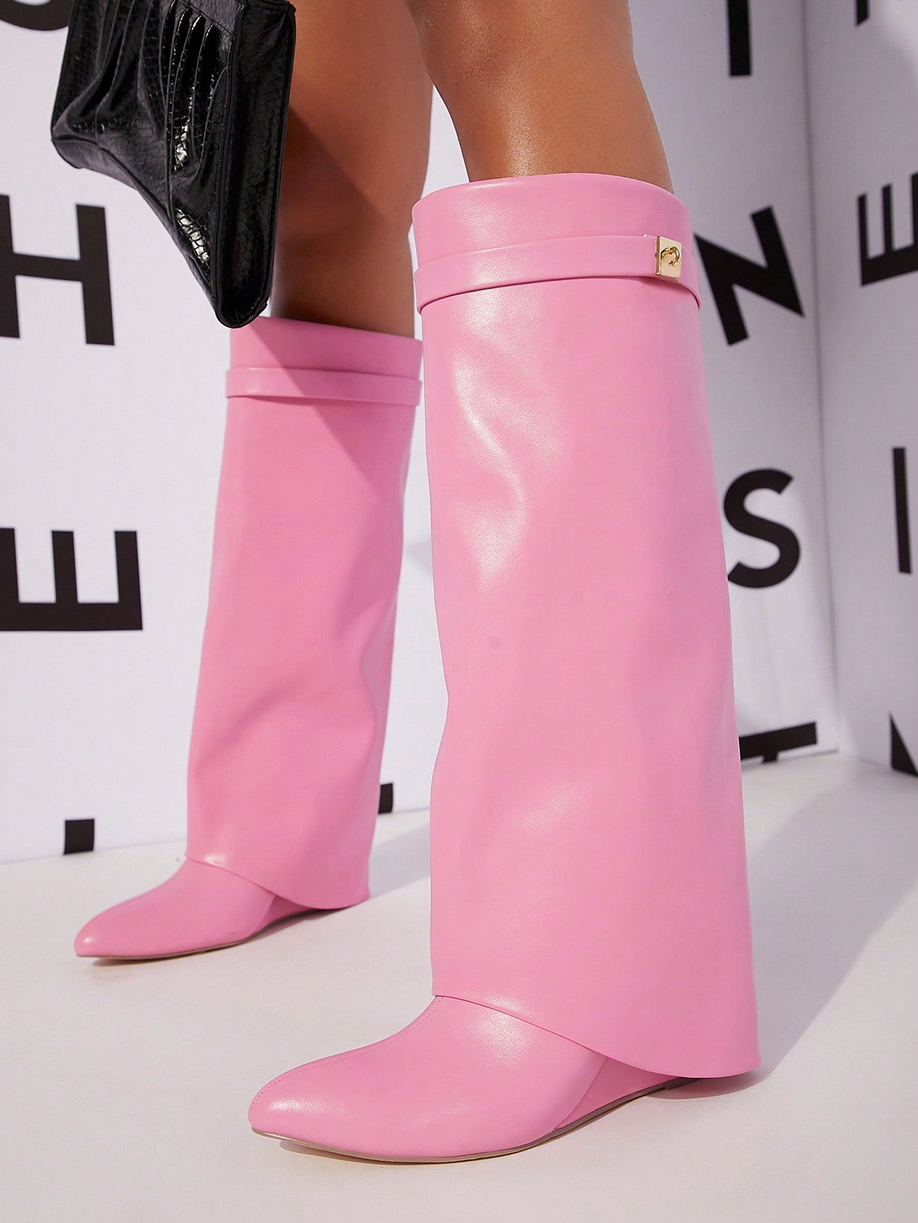 Pointy Toe Knee High Pull On Fashion Boots