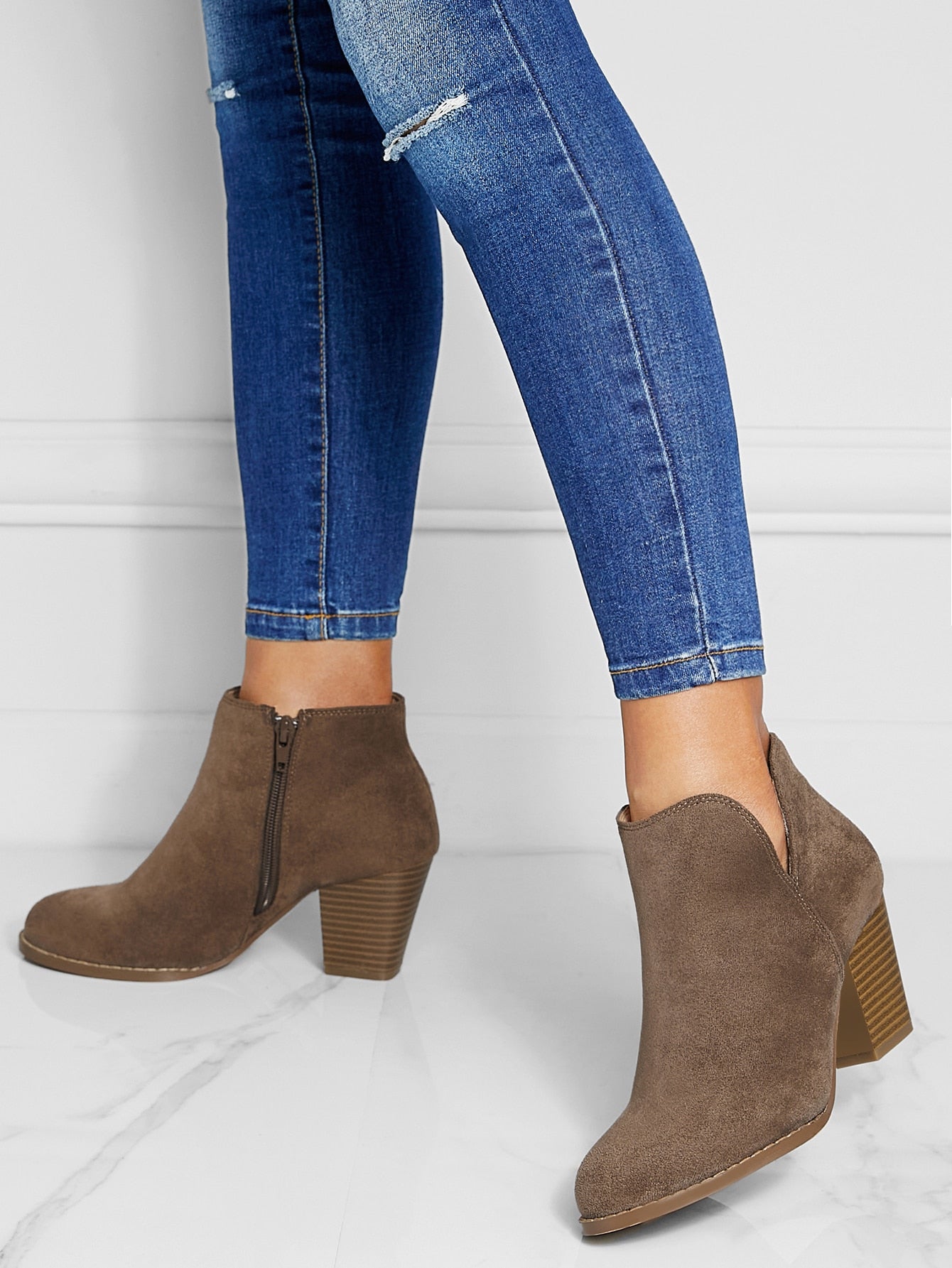 Women's Classic Western Ankle Boots With Simple Suede Material, Rounded Toe, Chunky Heel And Non-Slip Design