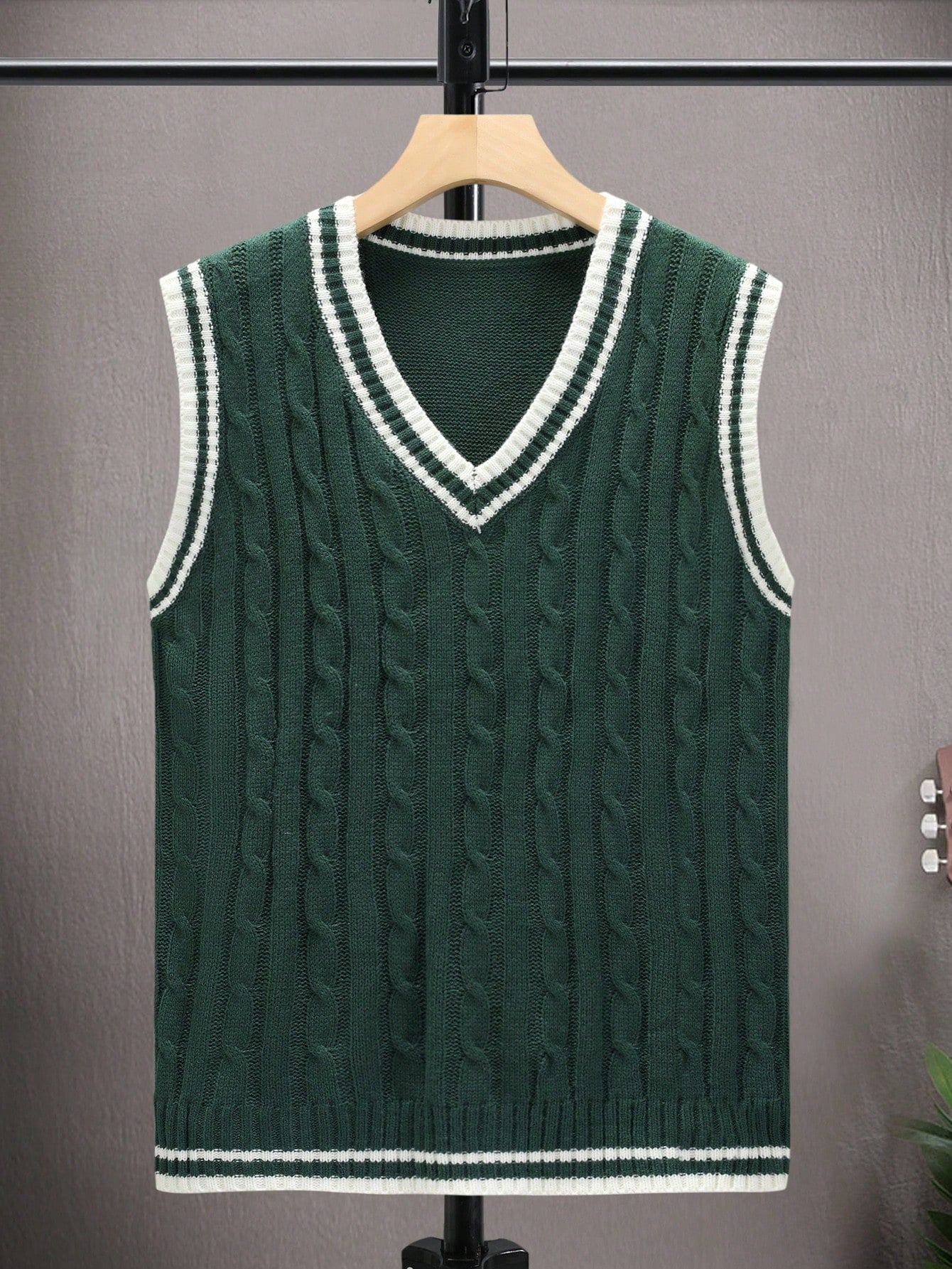 Men's Color-Blocking Minimalist Sleeveless Knitted Vest For Daily Wear