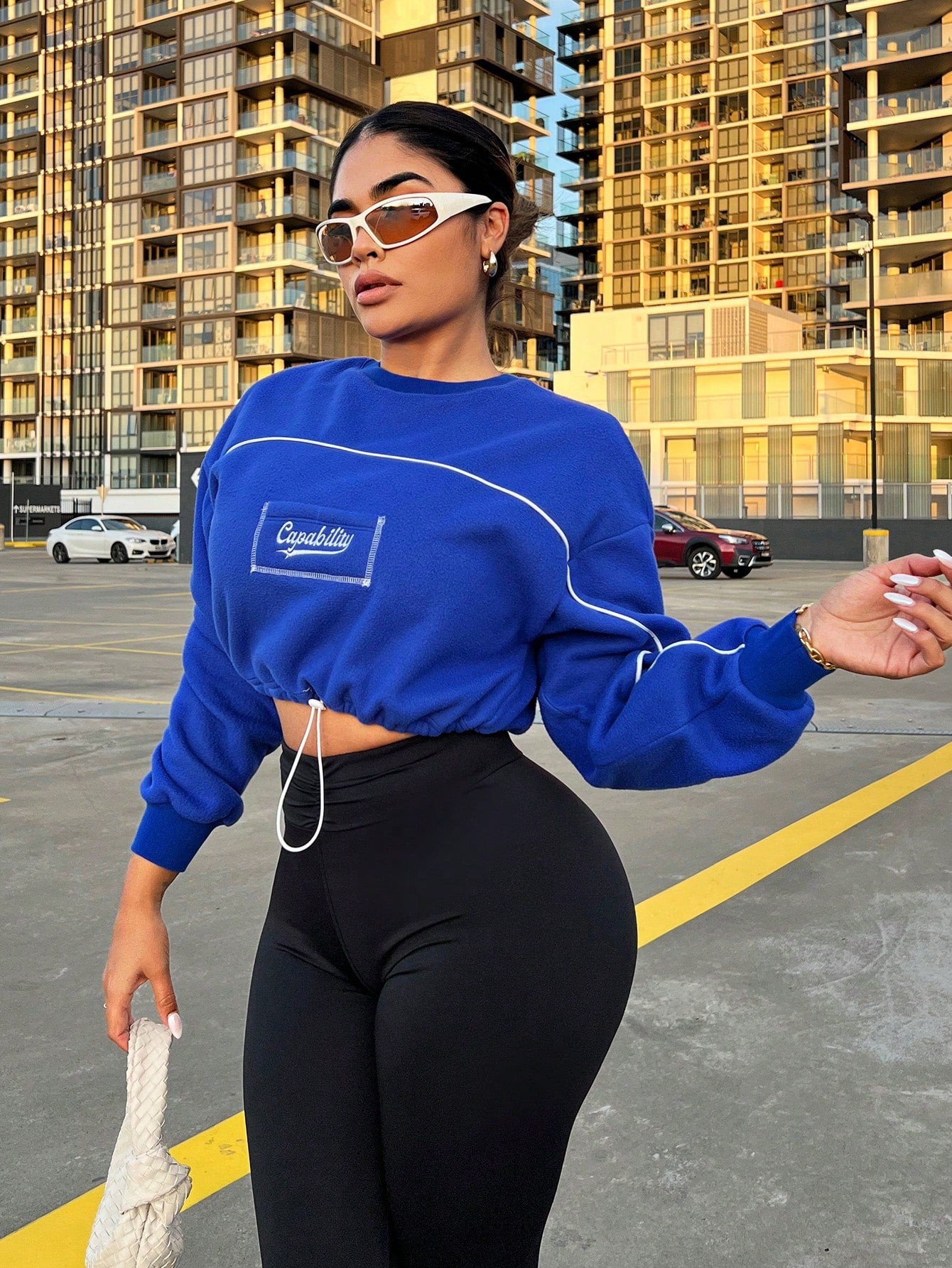 Letter Pattern Contrasting Piping Drawstring Hem Drop Shoulder Short Thermal Lined Sweatshirt