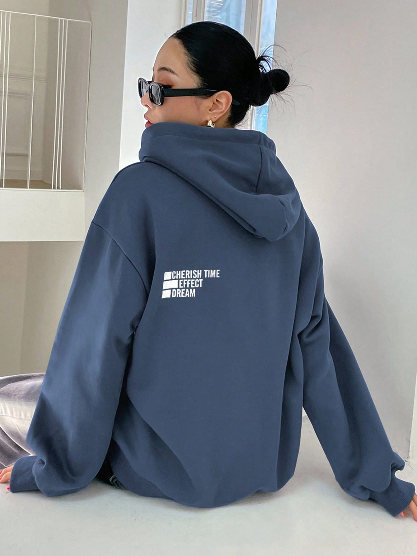 Slogan Graphic Drop Shoulder Drawstring Hoodie