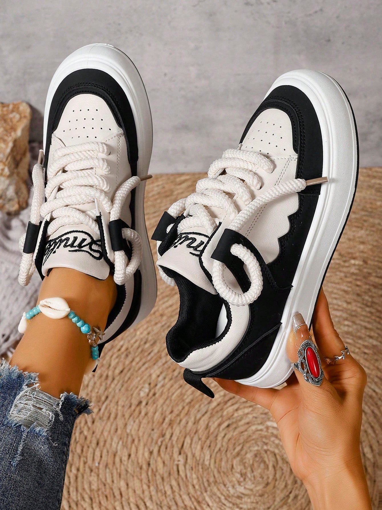 Thick-Soled Soft-Bottomed Fashion Contrast Color Lace-Up Casual Sports Shoes