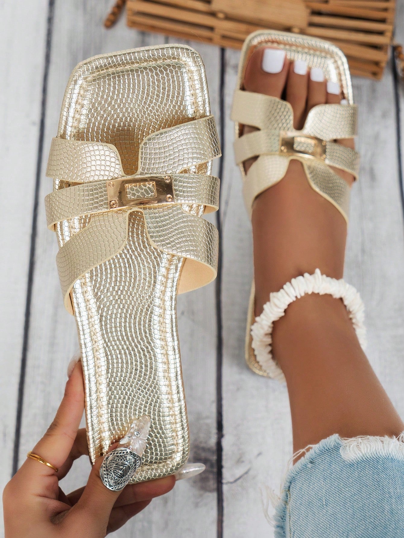 New Spring Summer Trendy H Slippers For Women In Roman Style, Comfortable Flat Slides With Embossed Texture In Black, Beige, And Brown Colors, Recommended By Fashion Bloggers, Suitable For Outdoor Activities, Party, Or Daily Wear, Suitable For Various Out