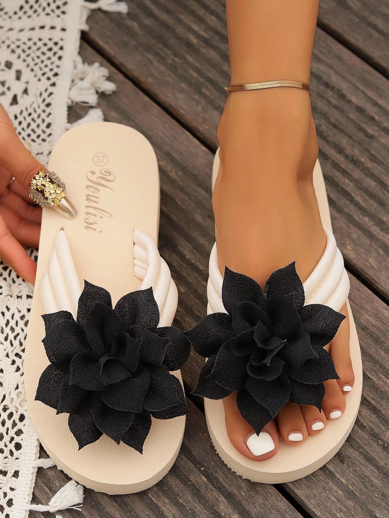 New Thick-Soled Slippers, Lightweight & Comfortable Flip-Flops, Solid Colors, Large Sizes 36-45, Floral Beach Sandals