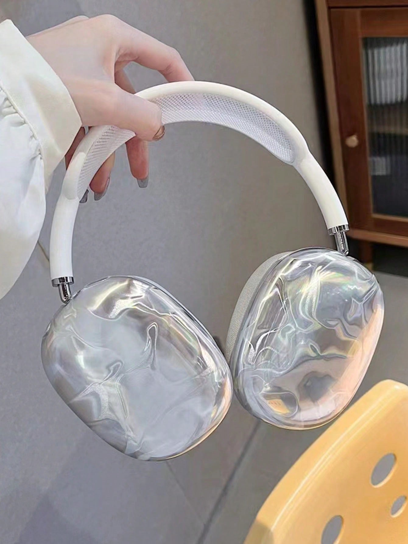 New Personality Creative Electroplated Silver Airpods Max Protective Case, INS Style, High-End Apple Headset Soft Case, Luxury Neck-Hanging Full Coverage Earphone Cover