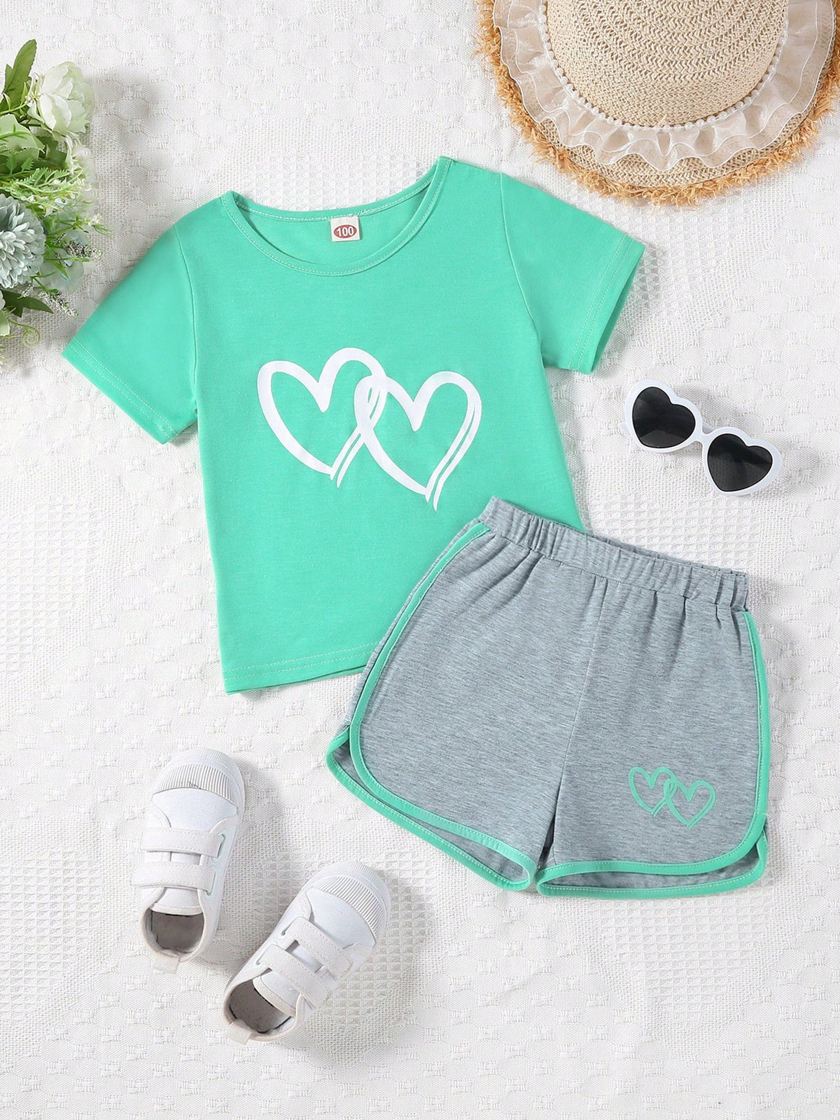 Young Girl Dopamine Heart Print Casual Short Sleeve T-Shirt And Color-Block Hem Shorts Set For Mother Day, Summer