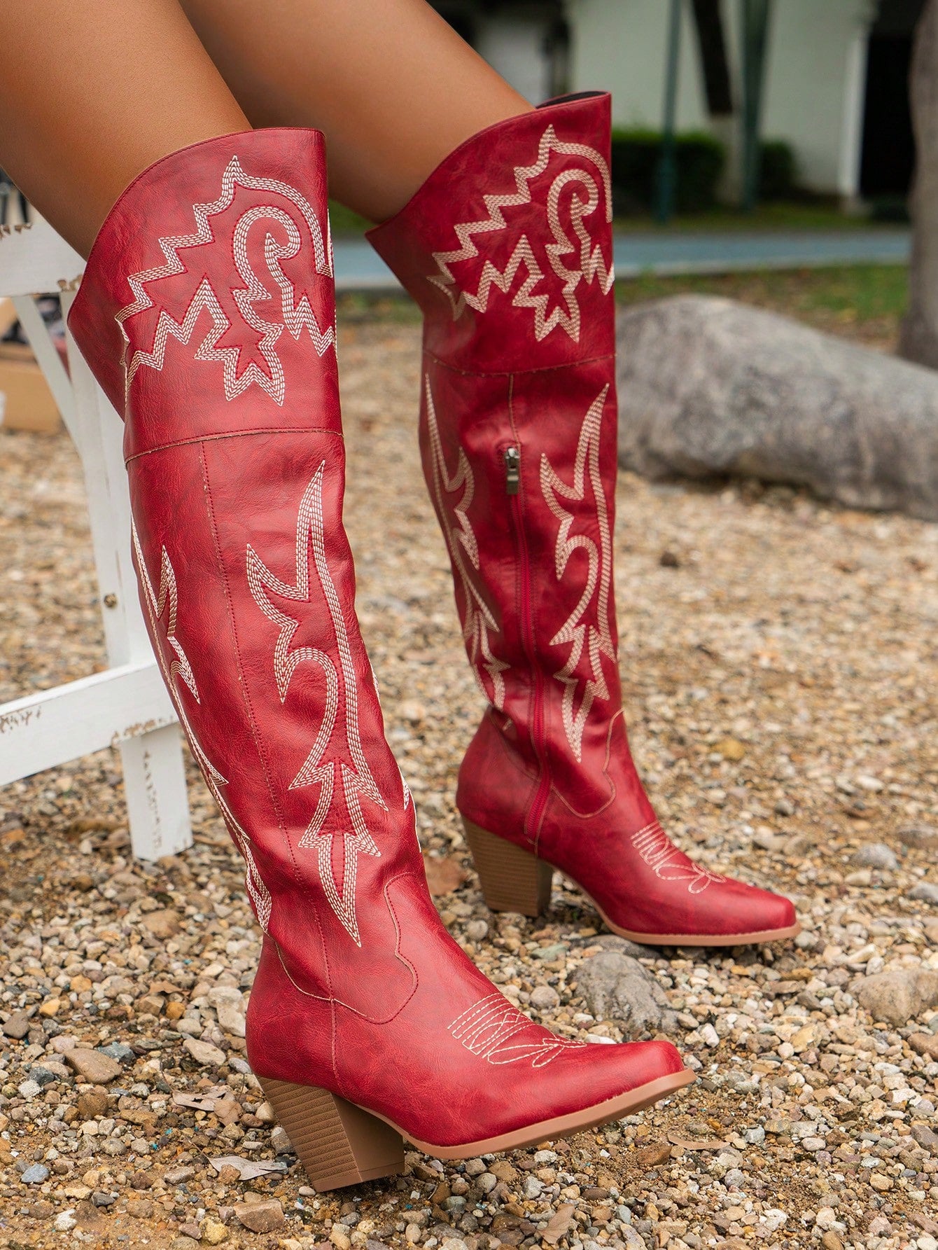 Fashionable Square Toe Chunky Heel Western Style Embroidered Boots, Cowboy Boots For Women