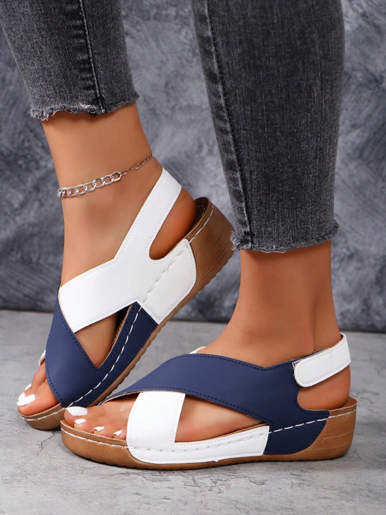 Women Summer Casual Platform Wedge Sandals Cross Strap Slipper, Stylish Solid Color Height Increasing Slides In Black/White