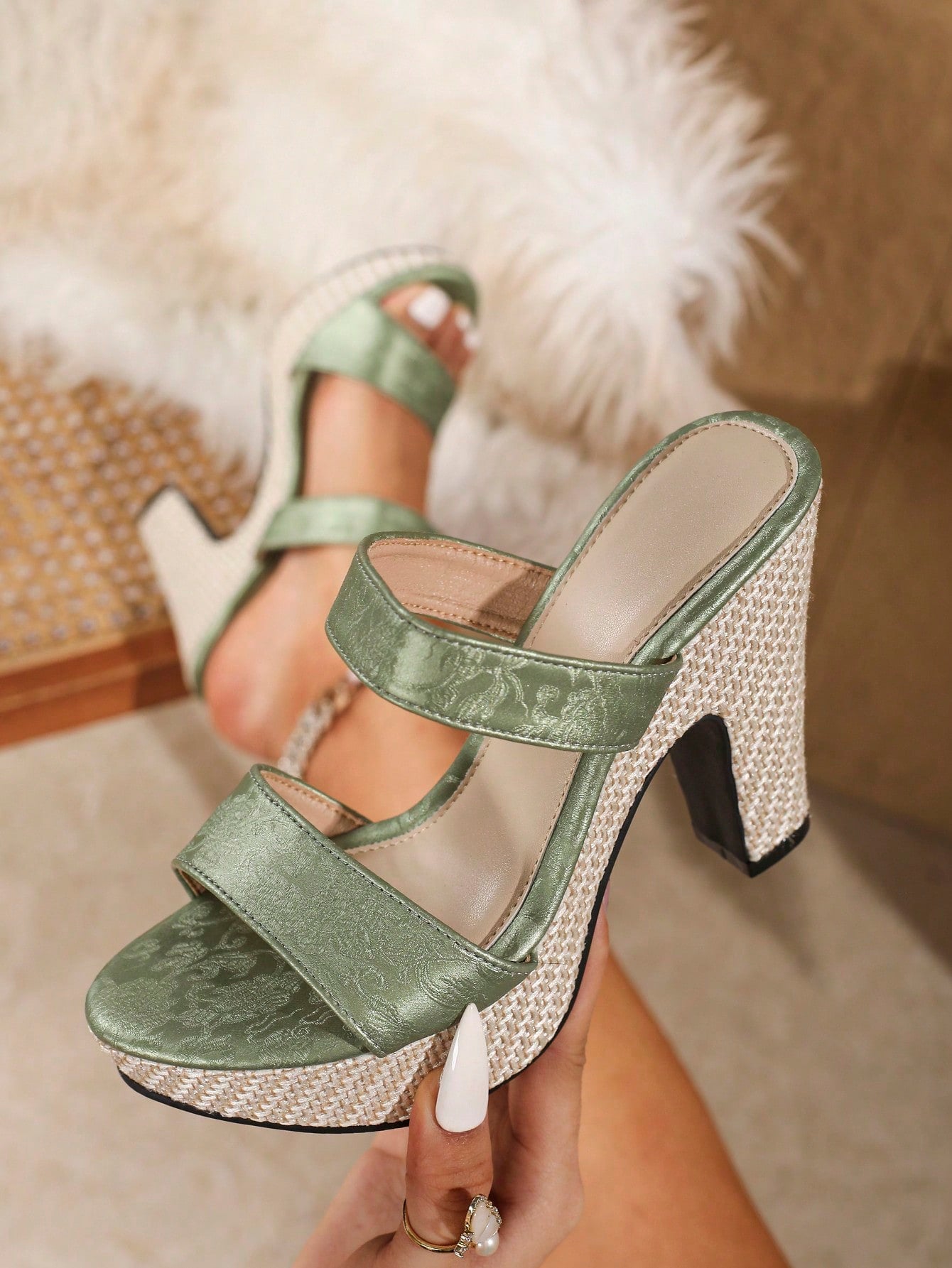 Women's Fashionable Olive Green Woven Platform Wedge Sandals For Summer