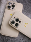 Customized Personalized Initials Name 3D DIY Engraved Letters Phone Case Compatible With Iphone 15 14 13 12 11 Pro Max 15 14 Plus Back Cover Luxury Korean Soft Leather Protection Shckproof Case Hot Stamping Imprinting Technology Leather Case Festival Gift
