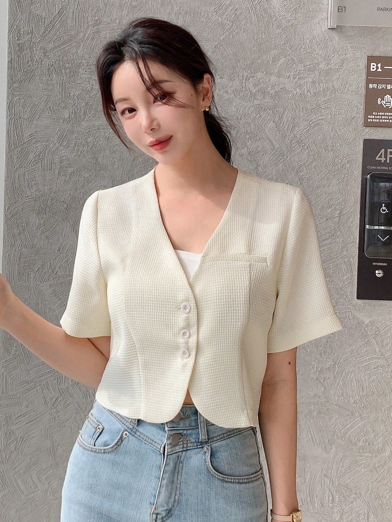 Loose-Fit V-Neck Short Sleeve Blazer Jacket For Versatile And Business Casual Look