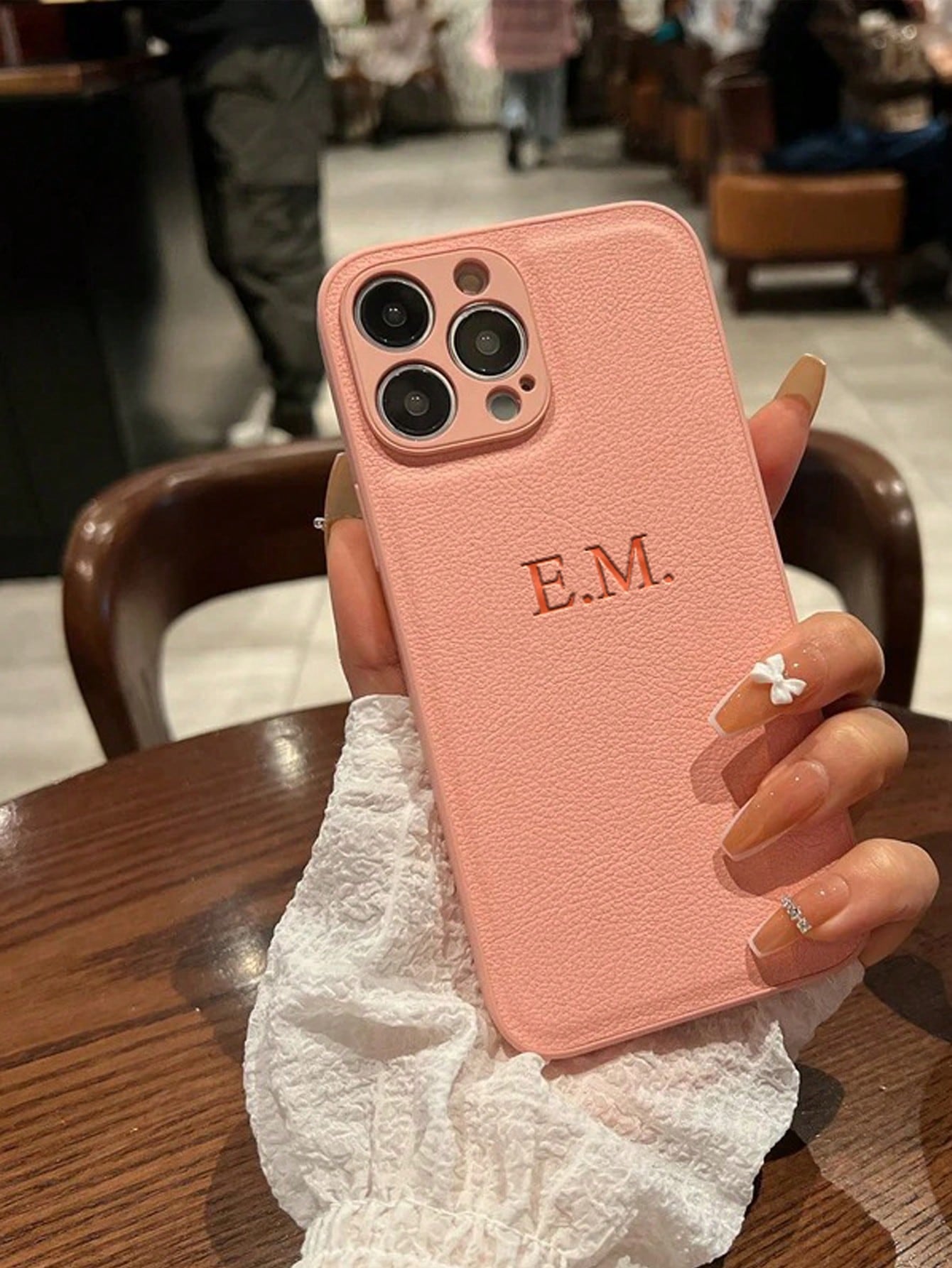 Customized Personalized Initials Name 3D DIY Engraved Letters Phone Case Compatible With Iphone 15 14 13 12 11 Pro Max 15 14 Plus Back Cover Luxury Korean Soft Leather Protection Shckproof Case Hot Stamping Imprinting Technology Leather Case Festival Gift