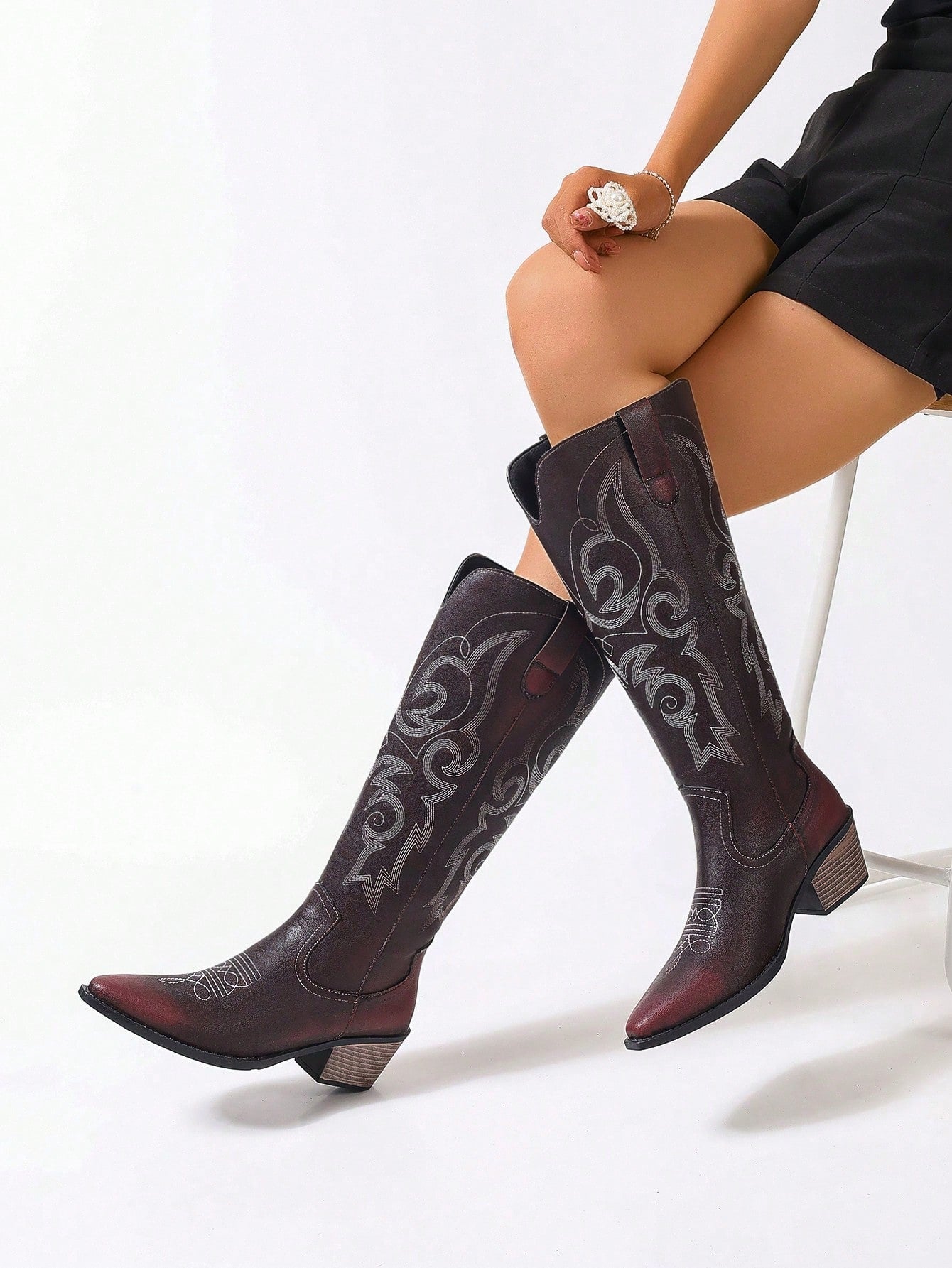 Wine Red Embroidered Distressed Floral Pattern Texture Chunky/Mid Heel Elegant Equestrian/Western Style Versatile Fashionable Women's Boots, Cowgirl Boots