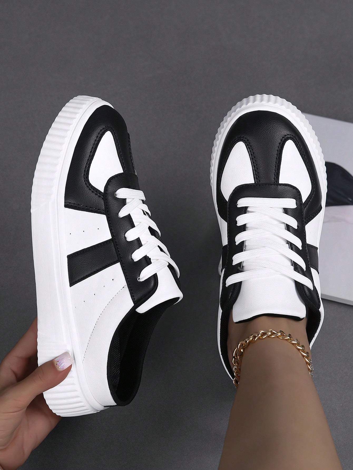 Women Vintage Round-Toe Lace-Up Soft-Sole Comfortable  Shoes, Casual, Versatile, Breathable Summer Daily Running Solid Color Sneakers