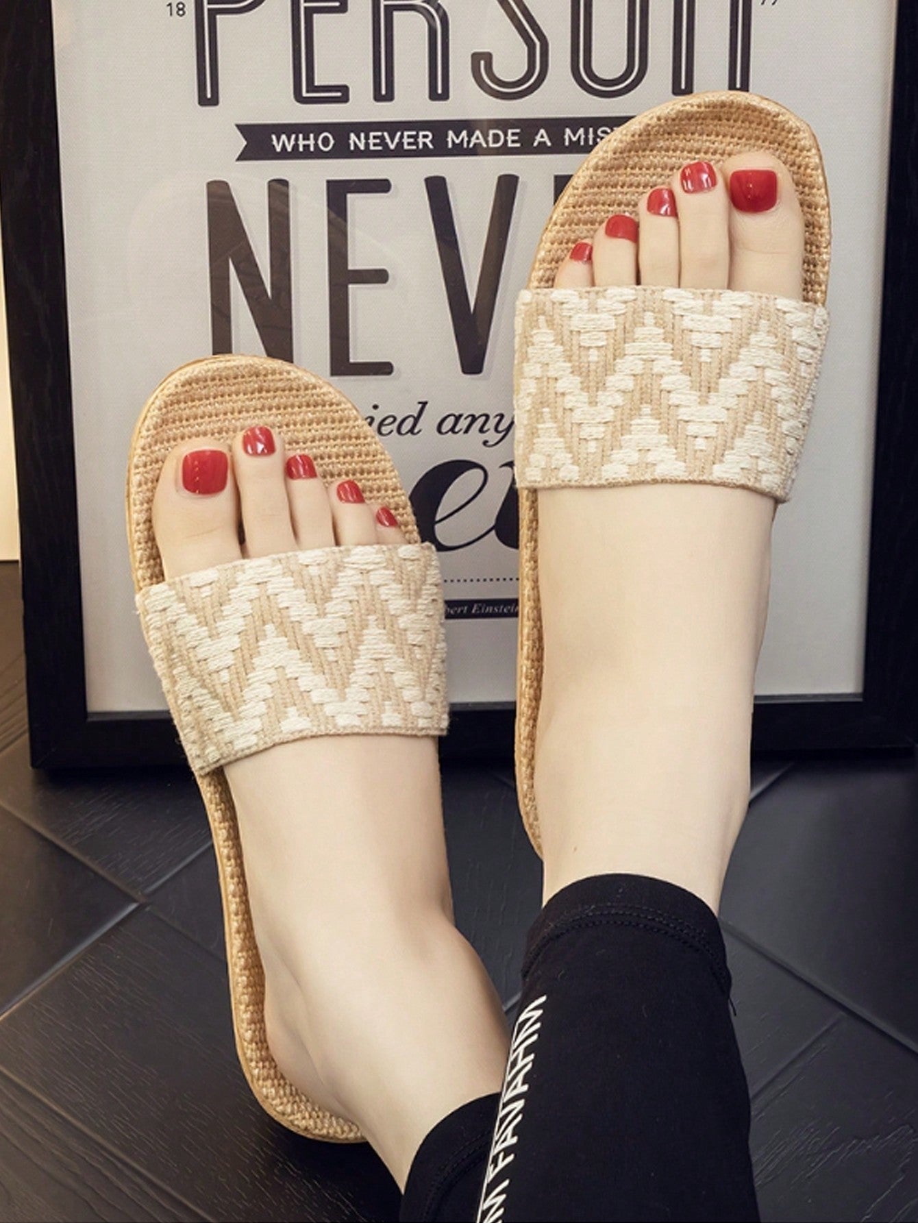 Women's Shoes Linen Slippers Women's Simple Fashion Indoor Slippers, Non-Slip Absorbent, Not Stinky Feet Suitable For Room Floors And Bedrooms New Couple Thick Bottom Fashionable And Comfortable Men And Women Indoor Slippers