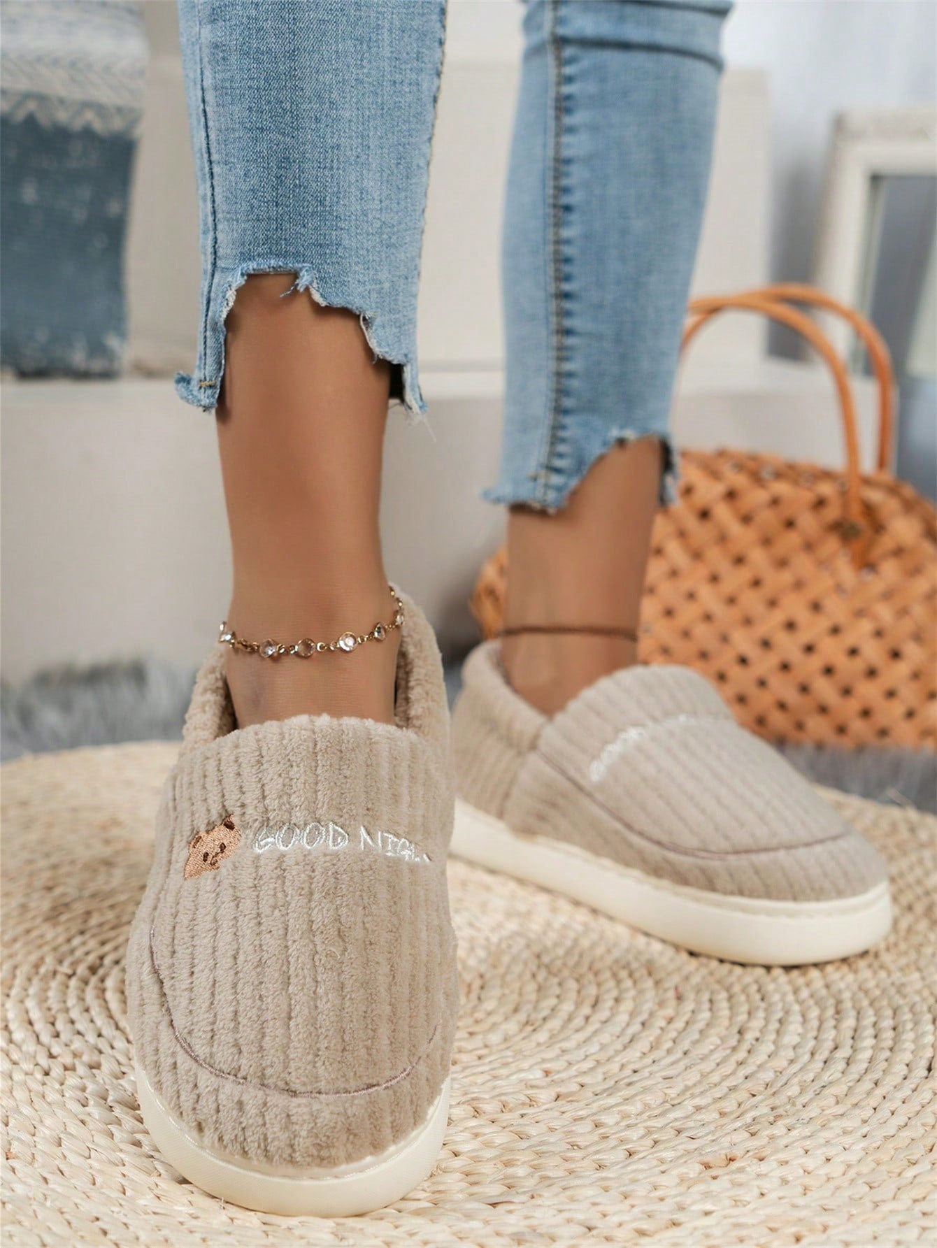 Women's Cute Bear Embroidered Warm Slip-On House Slippers, Cozy Indoor Slippers For Couple In Fall/Winter