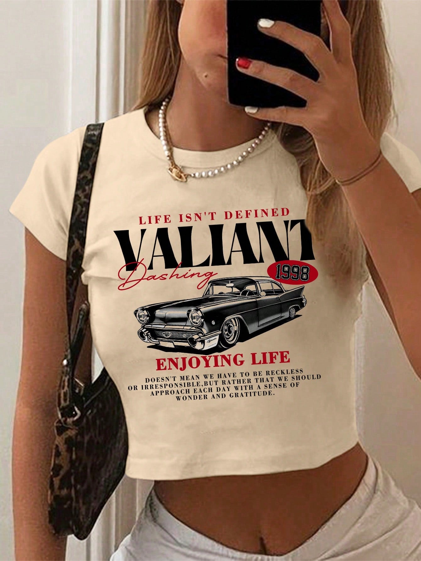 Casual And Simple White Round Neck Short Sleeve Tight Women's T-Shirt With Car Print, Suitable For Summer, KEEP CLASSIC ALIVE VINTAGE Live A Modern Life The Soul Seeks Adventure And Exploration, Pushing Us Beyond Our Comfort Zones To Find New Horizons And